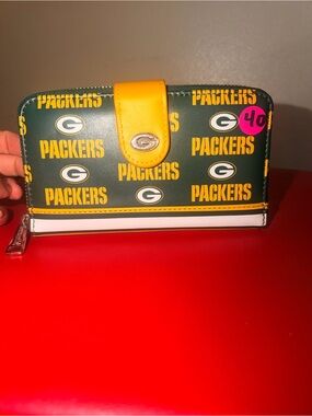 Loungefly Green & Yellow Green Bay Packers Zip Wallet